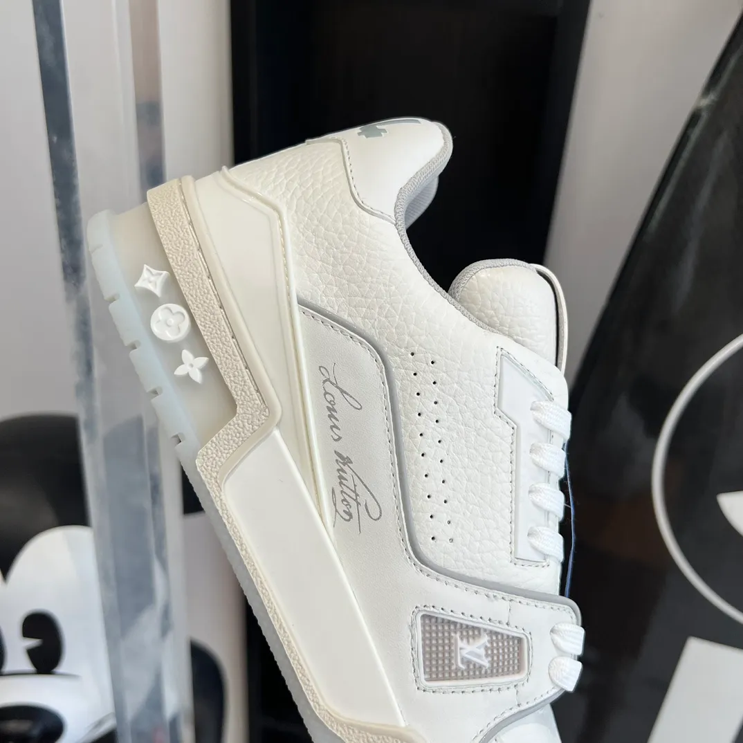 👟👟Ex-factory price 840👟👟 Women's shoes factory Couple model 👫LV Trainer series basketball sneakers🌟 Original molded TPU outsole The texture is the same as the original ⚠️Original development Top version All details are consistent with the original ⚠️ Size: 35-45